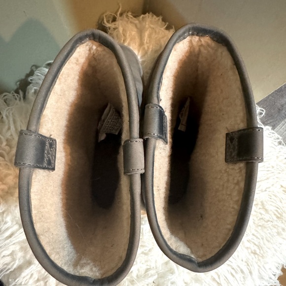 Grey Malindi Convertible uggs - Picture 5 of 8